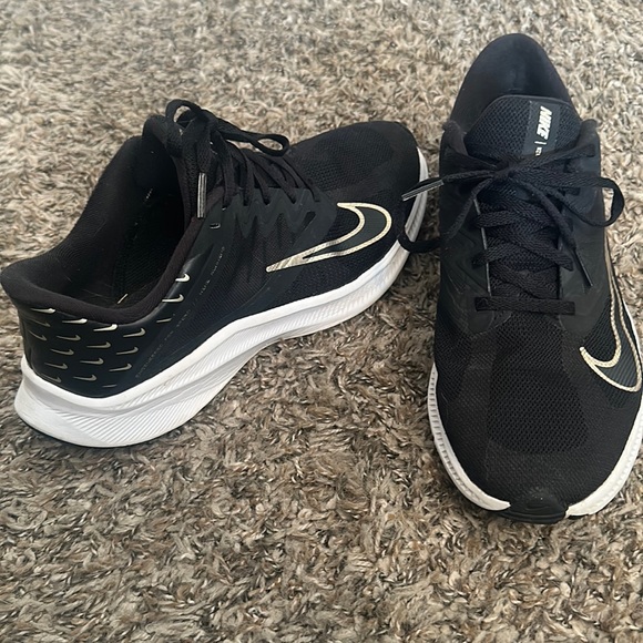 Nike Shoes - Lightly worn Nike